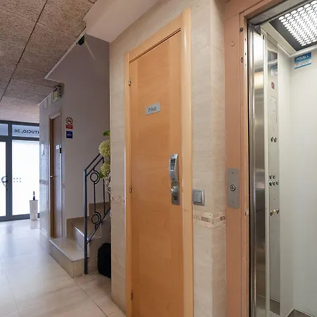 House برشلونة